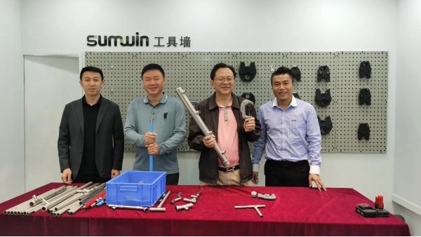四川欧阳兴谊金属科技总经理阳宇一行参观乐竞官网_乐竞（中国）一站式服务平台乐竞官网_乐竞（中国）一站式服务平台
水管展厅